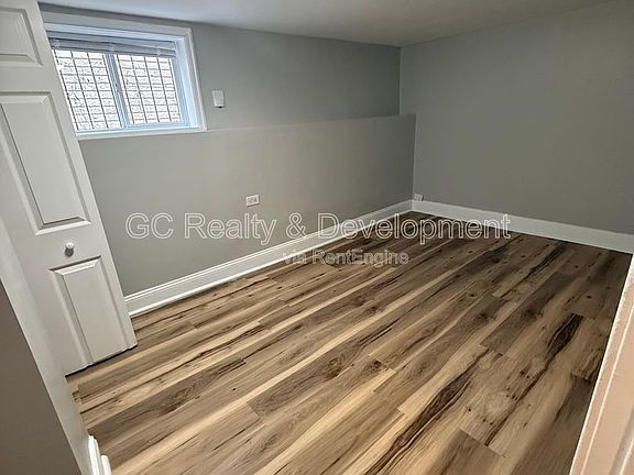 4th image of 2519 N Hamlin Ave Unit B
