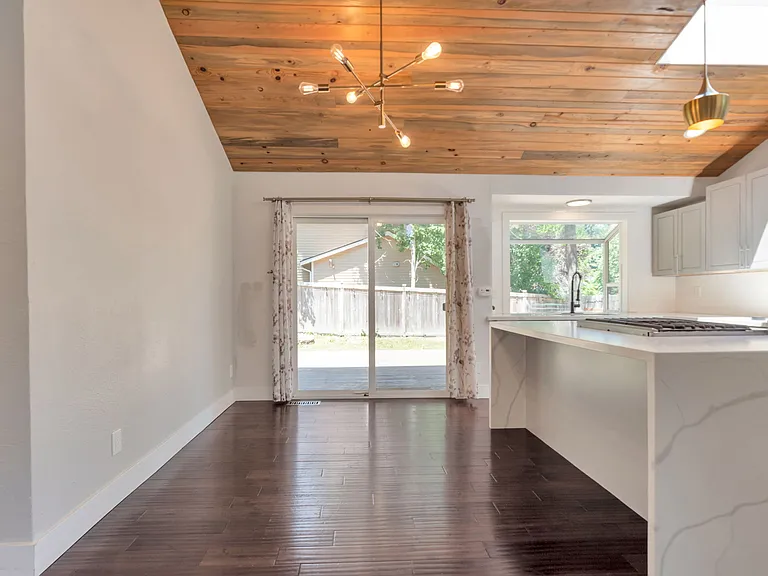 22826 NE 21st Pl — Photo 25