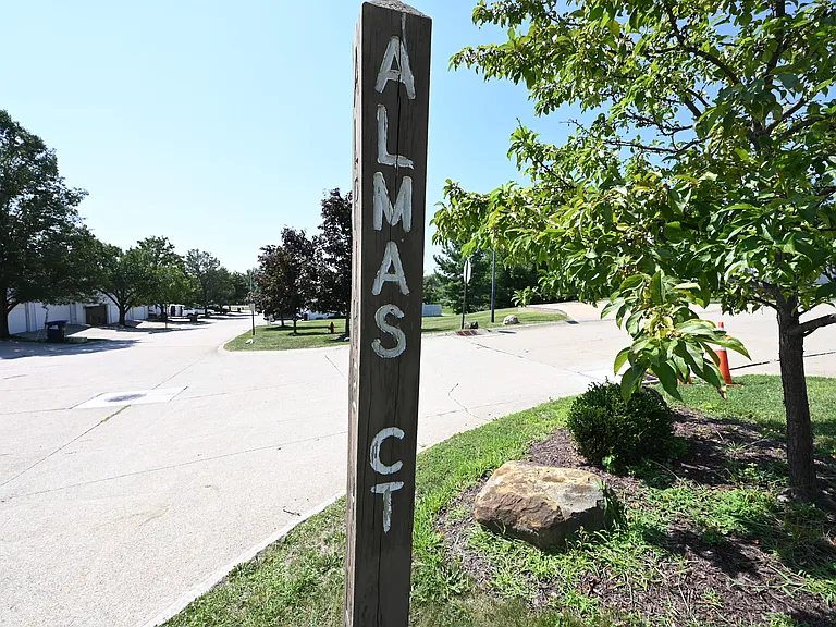 655 Almas Ct — Photo 40