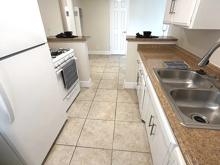 2121 Placentia Ave #G — Photo 10