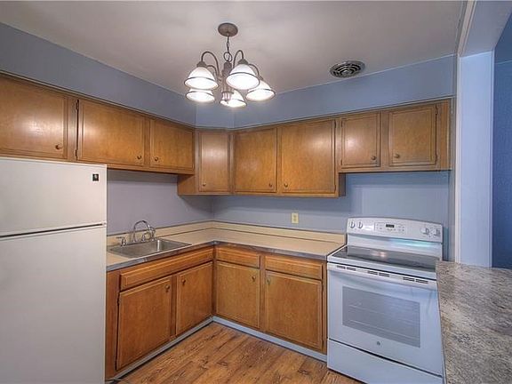 Equipped kitchen.