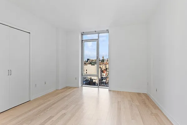 Rented by SERHANT. | media 8