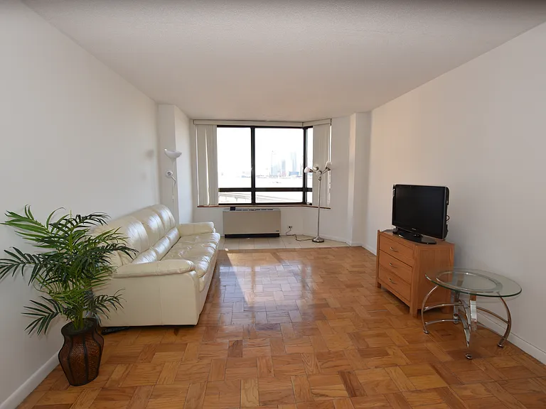 630 1st Ave #8S — Photo 3