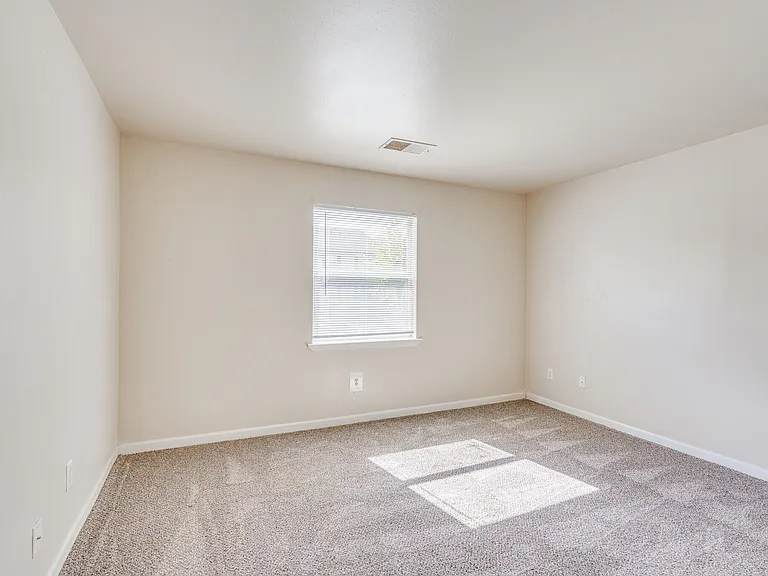 Cherokee Hills Apartments — Photo 15