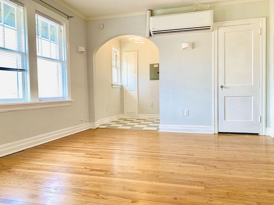 1st image of 2420 1/2 N Robinson Ave APT 6