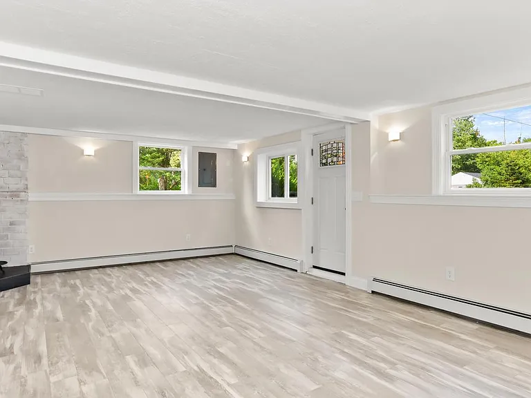 30 Dean Rd — Photo 5