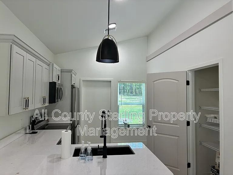 10230 NE 72nd St — Photo 11