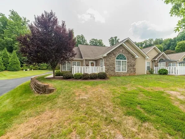 1081 Jefferson Way, Forest, VA 24551