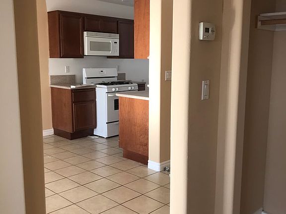 3rd image of 709-711 Yale St #700-104