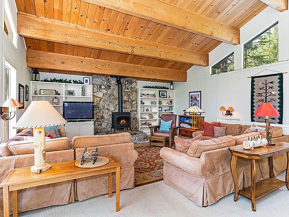 3rd image of 525 Grouse Dr