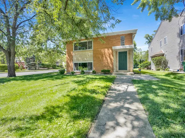 27W180 Cooley Ave, Winfield, IL 60190