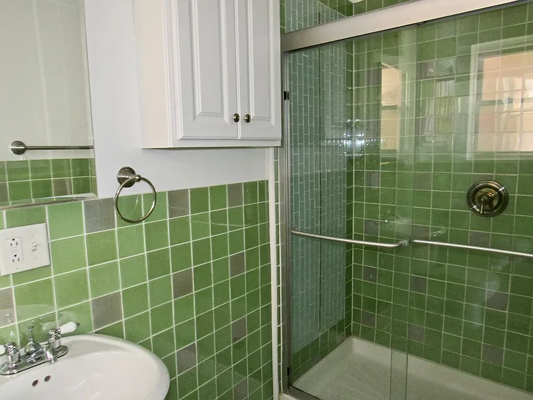 1332 W Erie St #2R — Photo 3