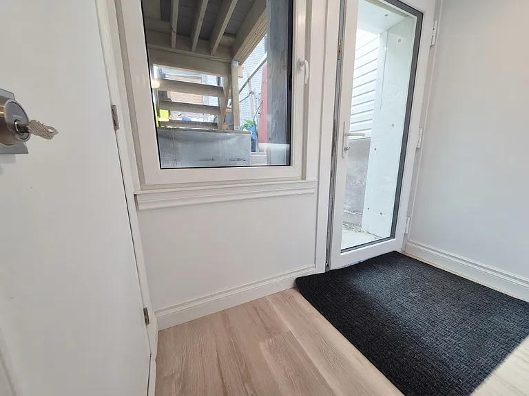 102 Donlands Ave #LOWER — Photo 4