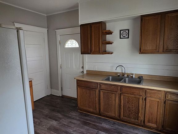4th image of 119 Dewey St
