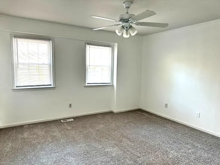 102 Chapel Hill Ln — Photo 12
