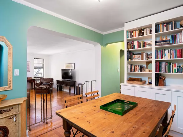 303 E 37th St, New York, NY