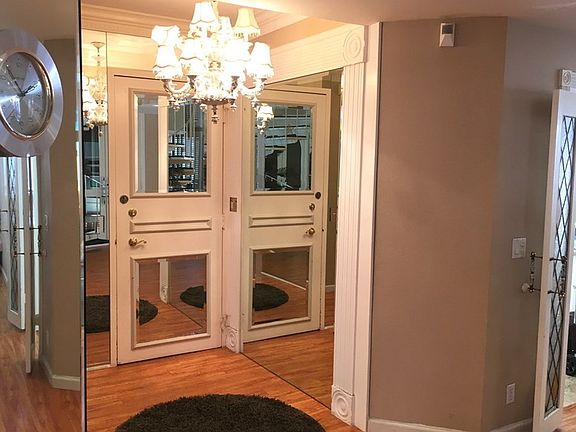 4th image of 5216 Yarmouth Ave Unit 306