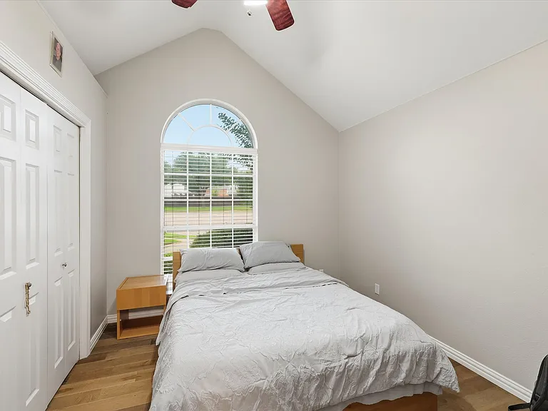600 Raintree Cir — Photo 33