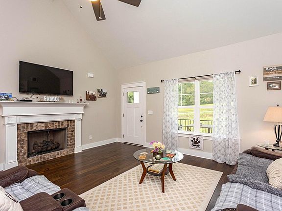 5th image of 725 Riddle Rd