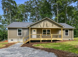 16 Barbara Stepp Ln, East Flat Rock, NC 28726