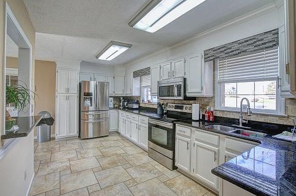 5th image of 102 Bayberry Ct