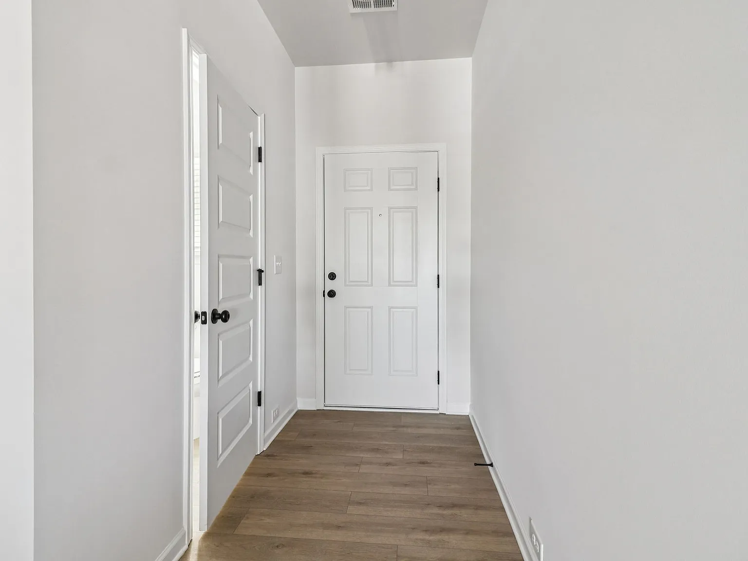 3 bed, 2.5 bath, 1933 sqft, $2,100 — Photo 4