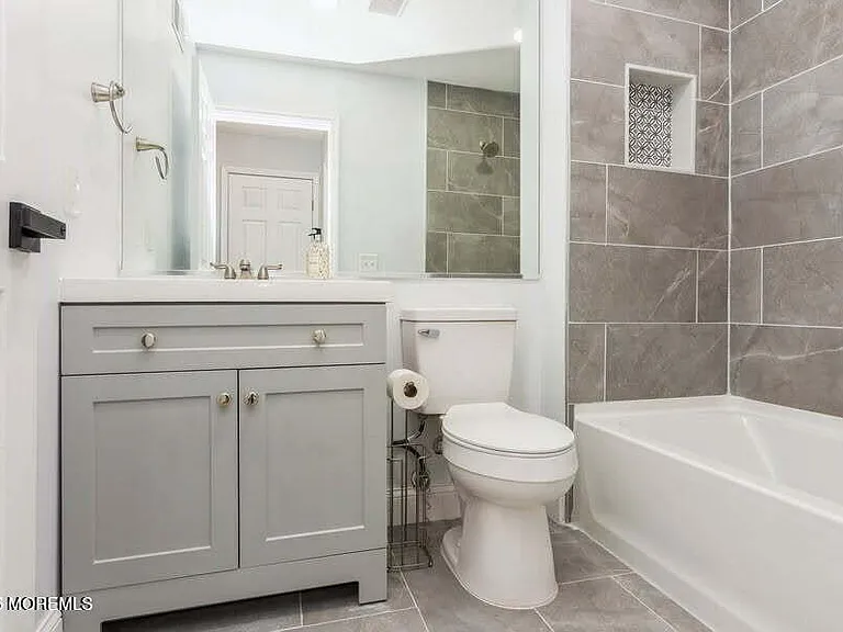 1101 Stoneridge Cir #1101 — Photo 8