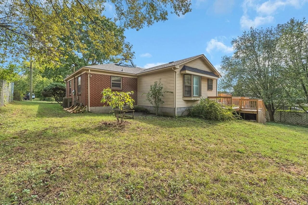 3 bed, 3.0 bath, 2180 sqft, $2,490 — Photo 3