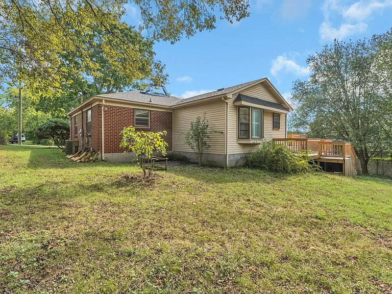 314 Woodberry Dr — Photo 3