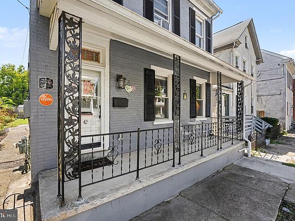 4th image of 42 Chestnut St