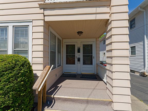 3rd image of 2367 Burdett Ave