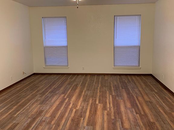 3rd image of 1002 Richmond St