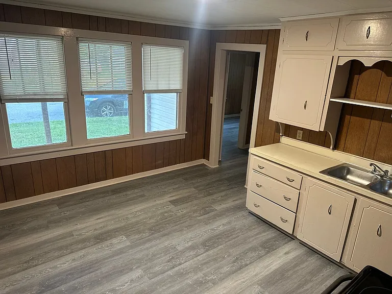 224 E Velma Ave — Photo 5
