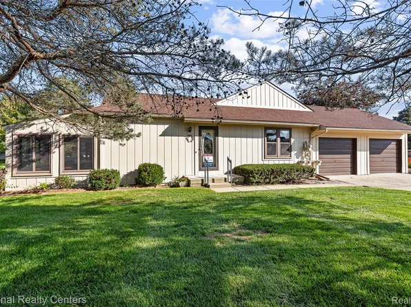 12237 Cambridge Blvd #1, South Lyon, MI 48178