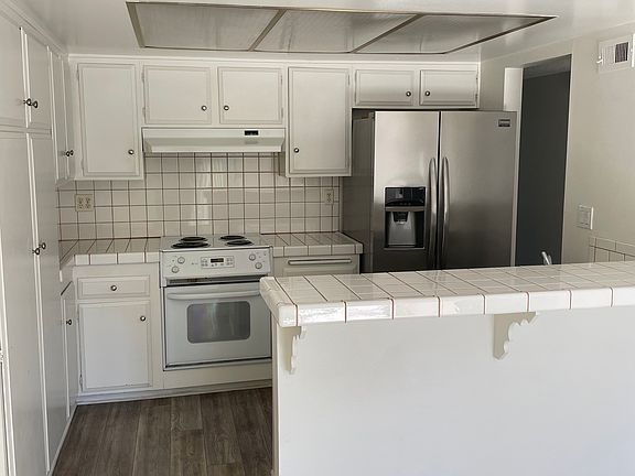 5th image of 4220 Larwin Ave