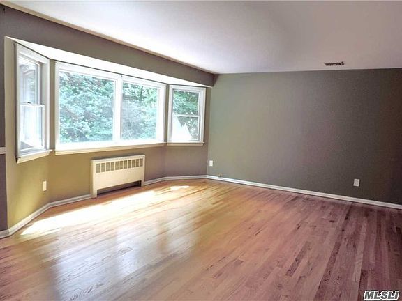 4th image of 8 Brycewood Dr