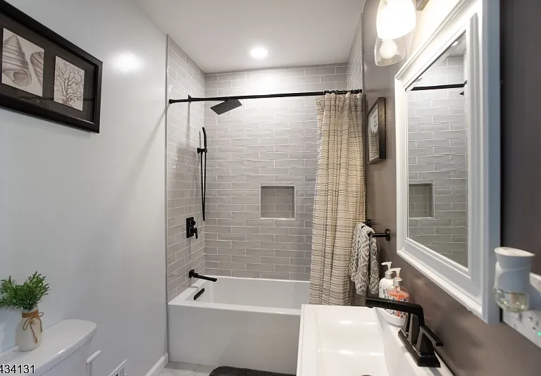 138 Jerome Pl — Photo 11
