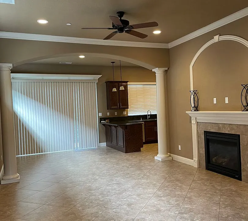 6127 Via Presidio Ln