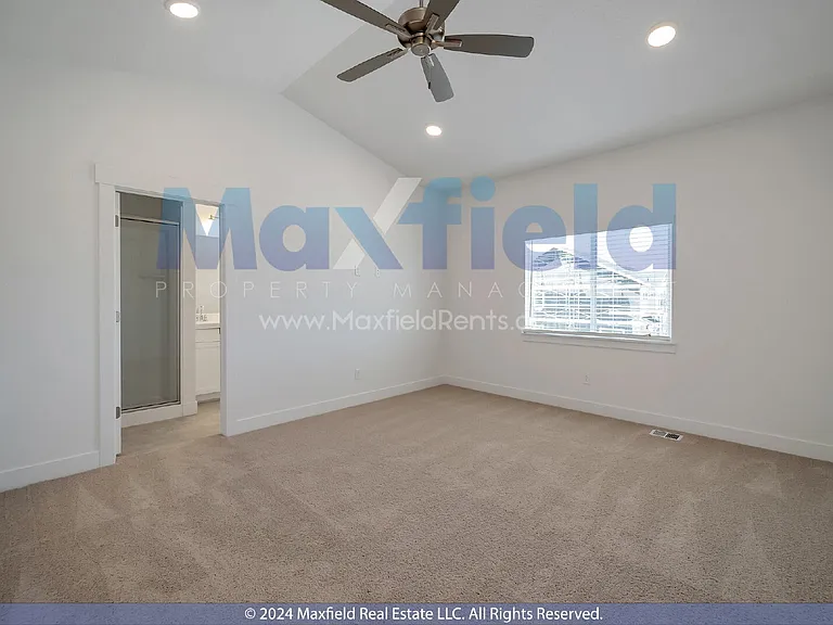1592 N 1950 E — Photo 12