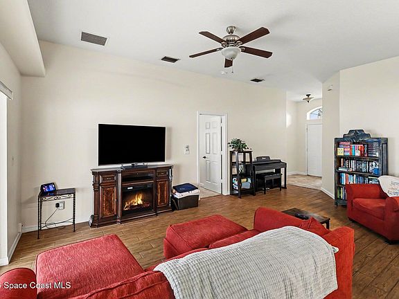 4th image of 1341 Olde Bailey Ln
