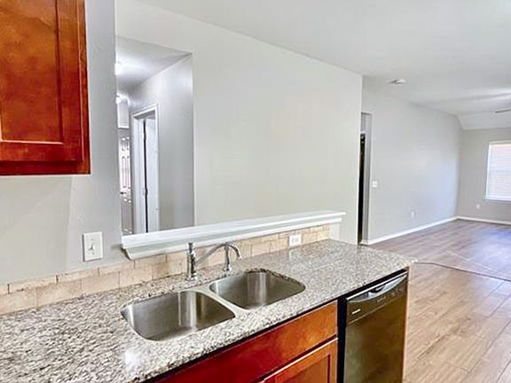 4th image of 621 Christian Ln