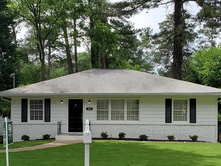 508 Allen Rd NE — Photo 1