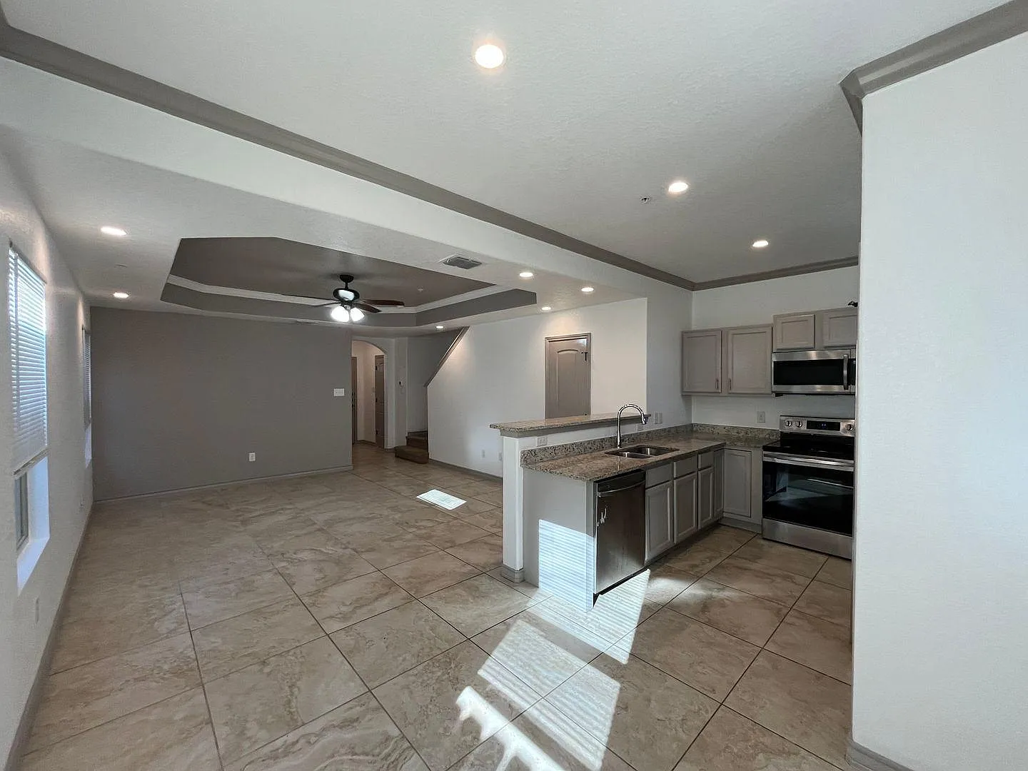 3 bed, 2.5 bath, 1324 sqft, $1,650 — Photo 3