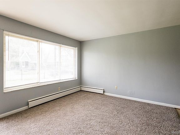 4th image of 9455 Chalmers St