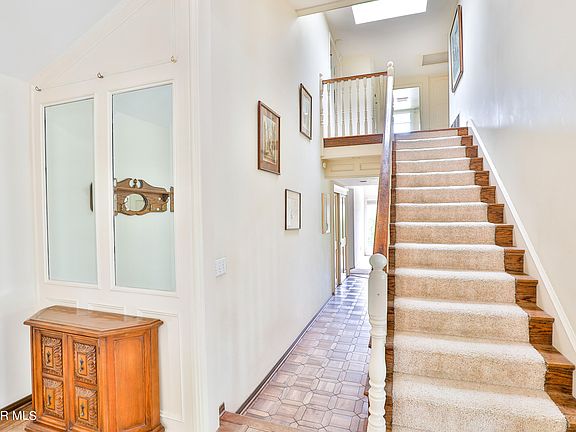 4th image of 1067 Brookview Ave