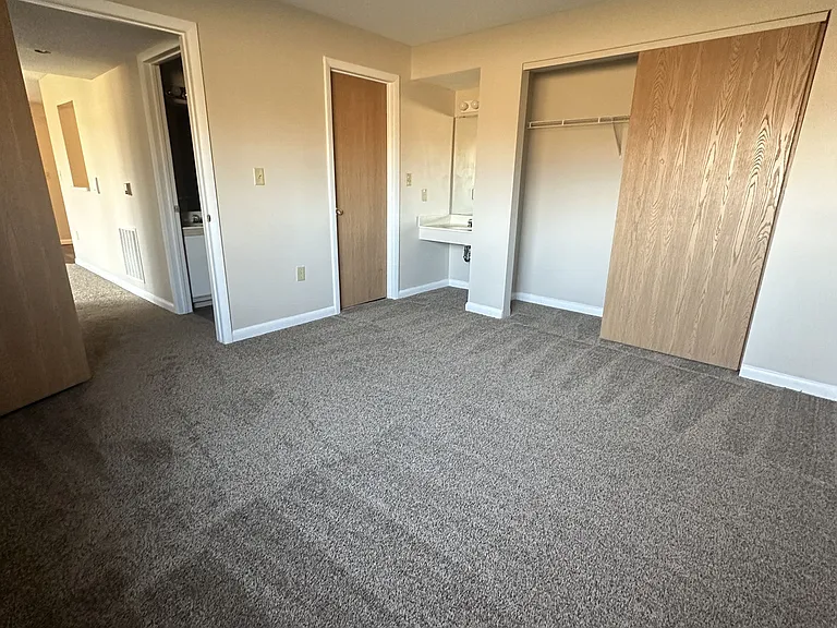 Oak Wood Apartments — Photo 9