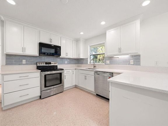 4th image of 1690 PINEHURST ROAD