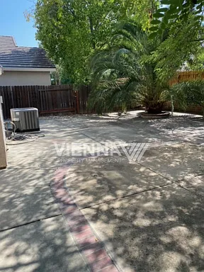 7956 Robinson Dr — Photo 18