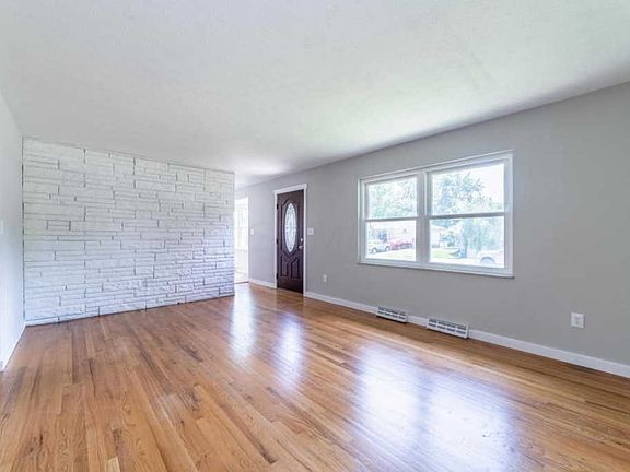 5th image of 500 Denwood Dr N