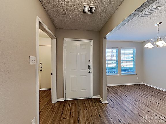 2nd image of 1009 Live Oak Dr